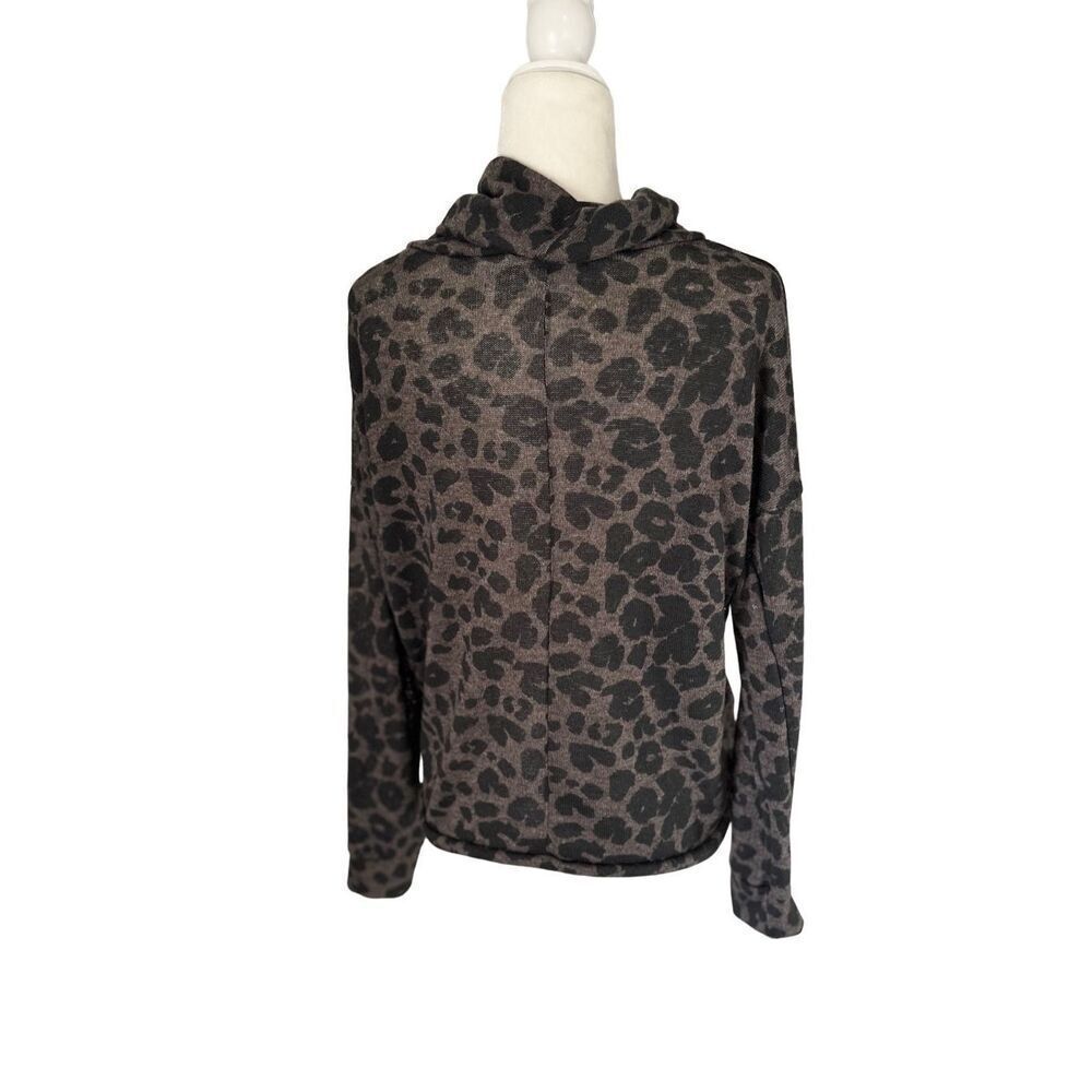 Perfect Peach black and gray leopard print slouch neck pullover - M - Picture 5 of 8